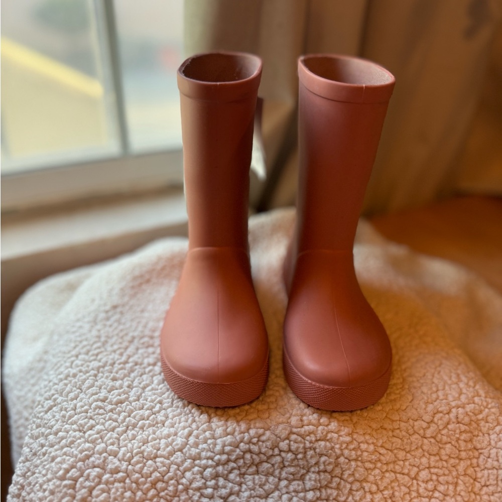 Zara little girl rain boots 🌧️